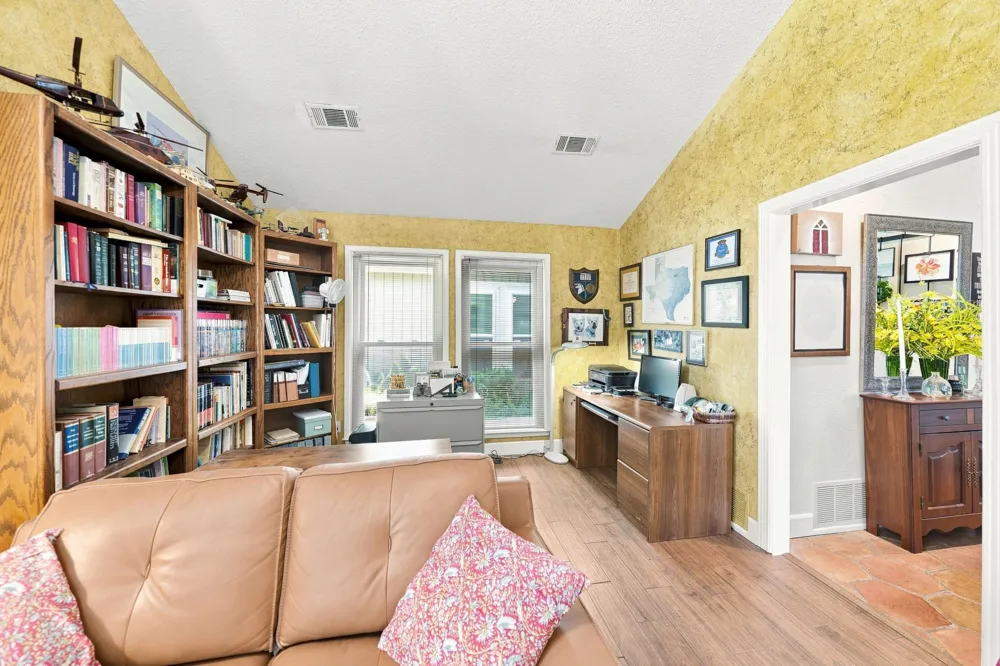 1834 Rhinevalley Drive Arlington, TX 76012