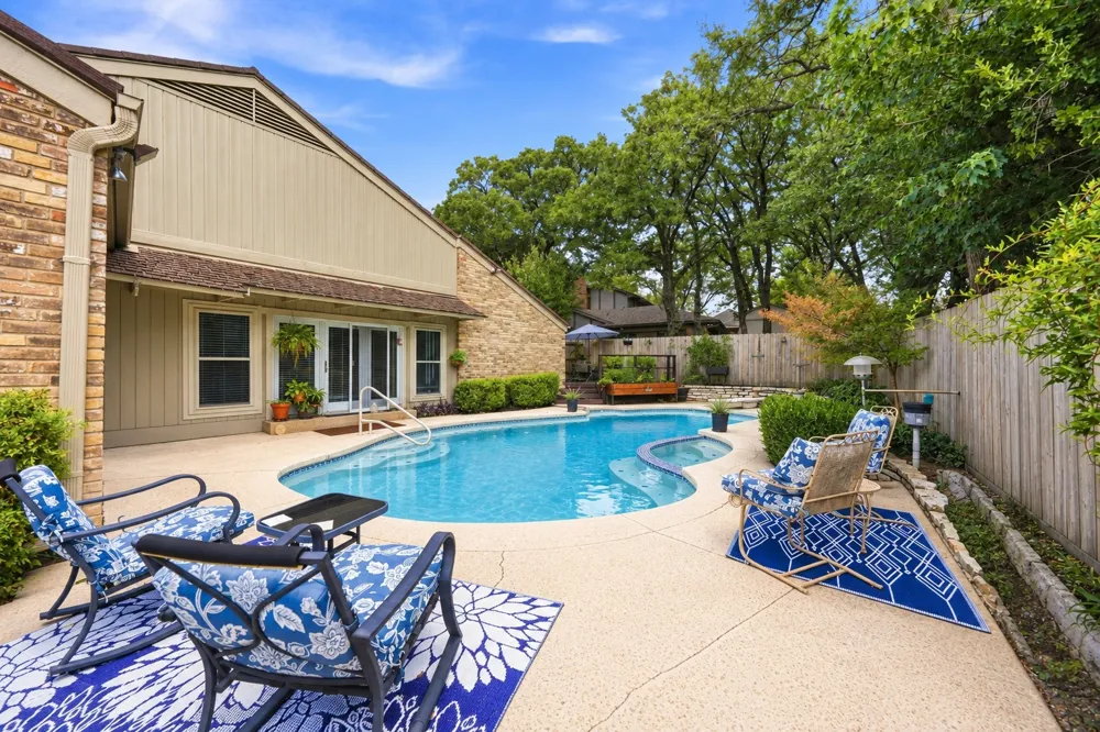 1834 Rhinevalley Drive Arlington, TX 76012