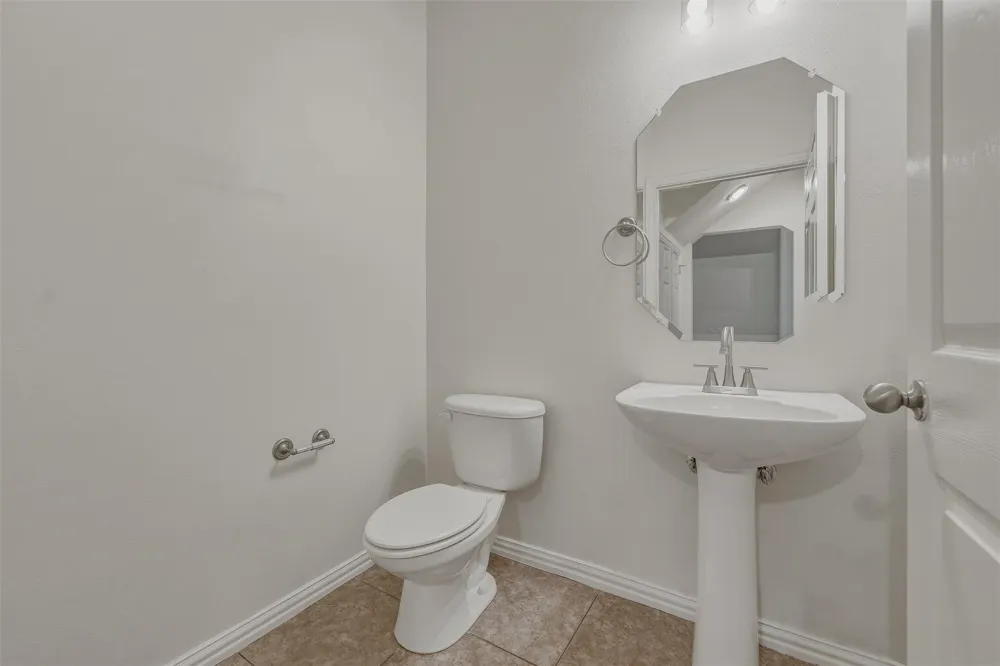 160 Greathouse Village Decatur, TX 76234