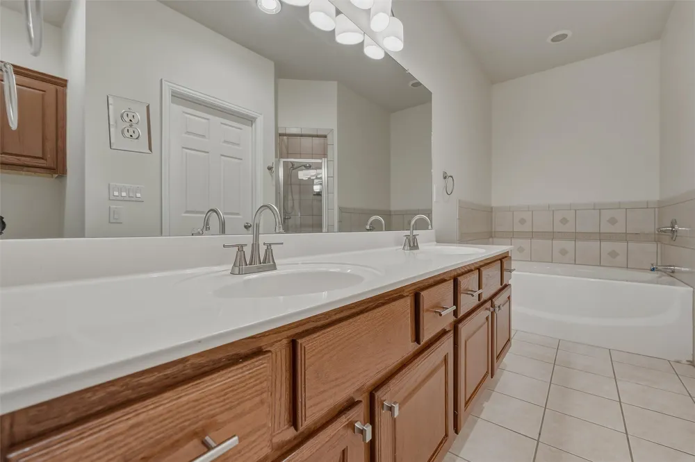 160 Greathouse Village Decatur, TX 76234