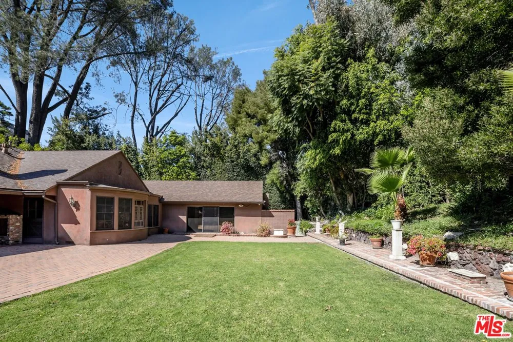 1110 Sutton Way Beverly Hills, CA 90210