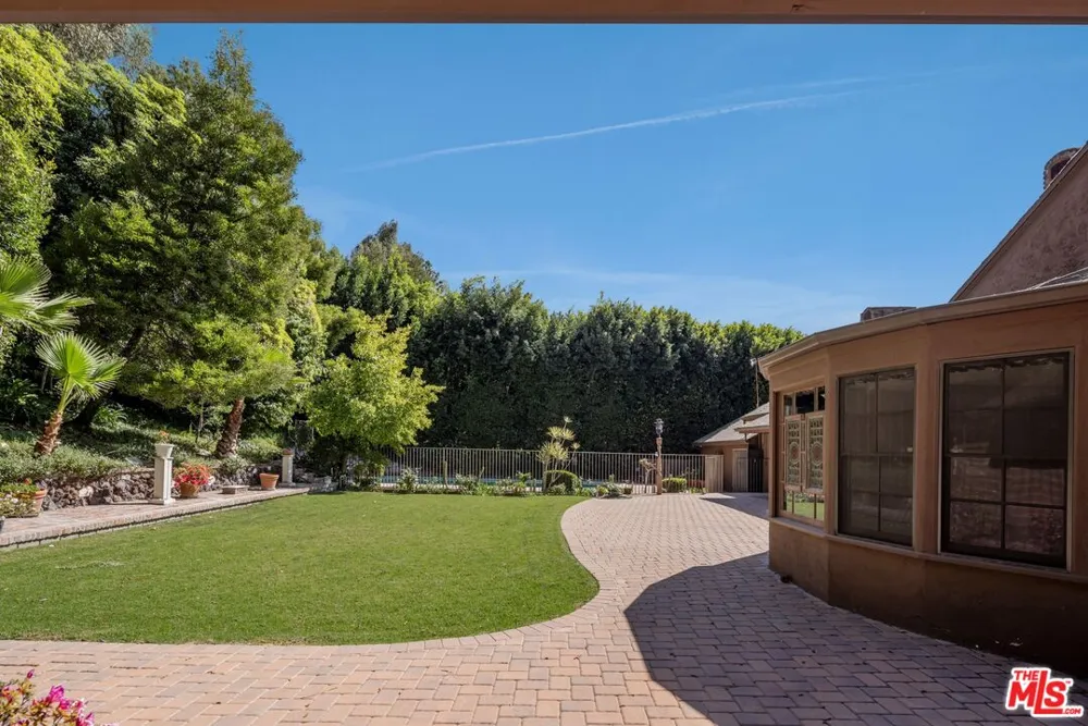 1110 Sutton Way Beverly Hills, CA 90210
