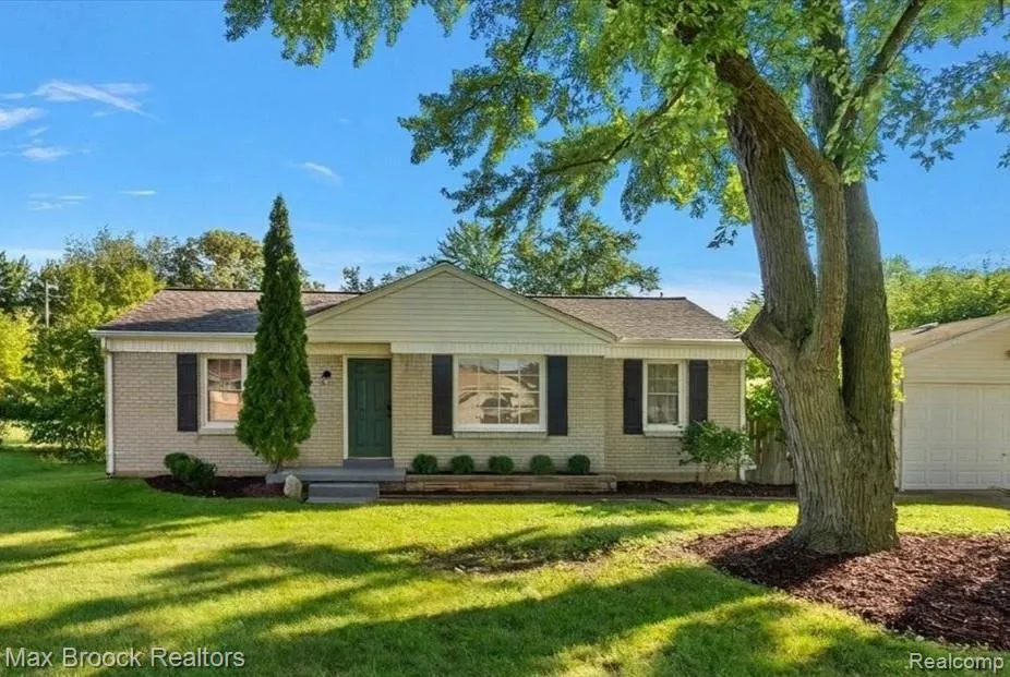 2600 Candlewick Drive Orion Charter Township, MI 48359
