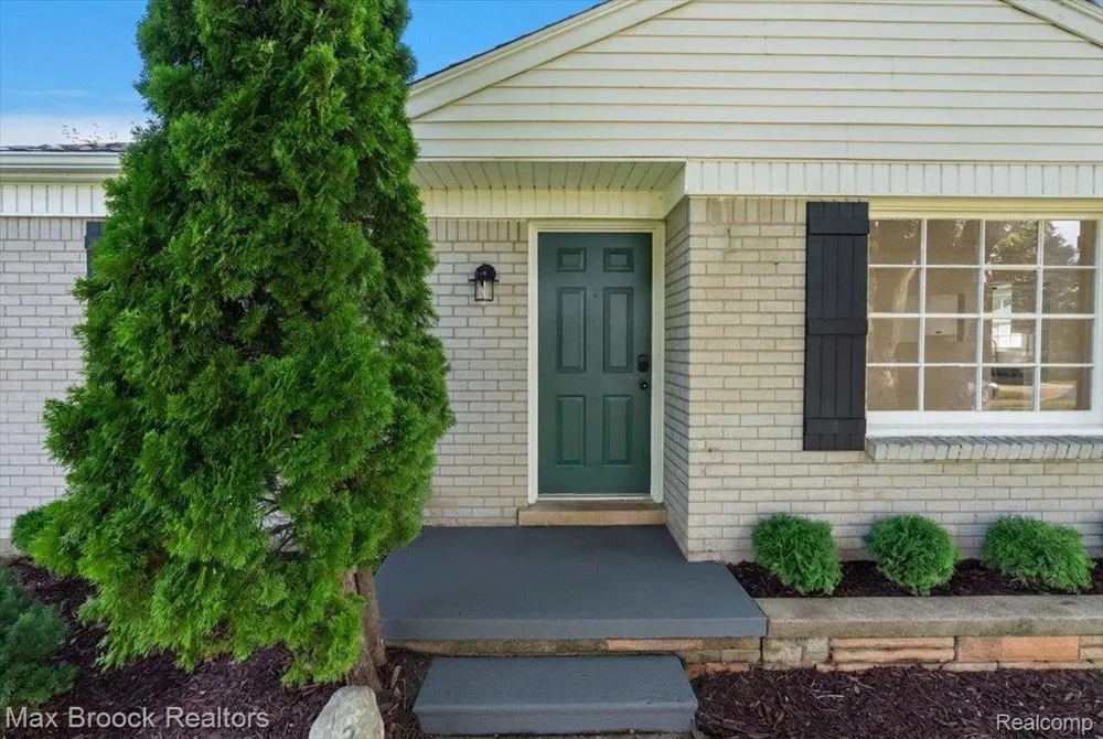 2600 Candlewick Drive Orion Charter Township, MI 48359