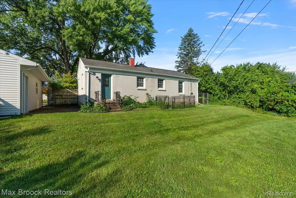 2600 Candlewick Drive Orion Charter Township, MI 48359