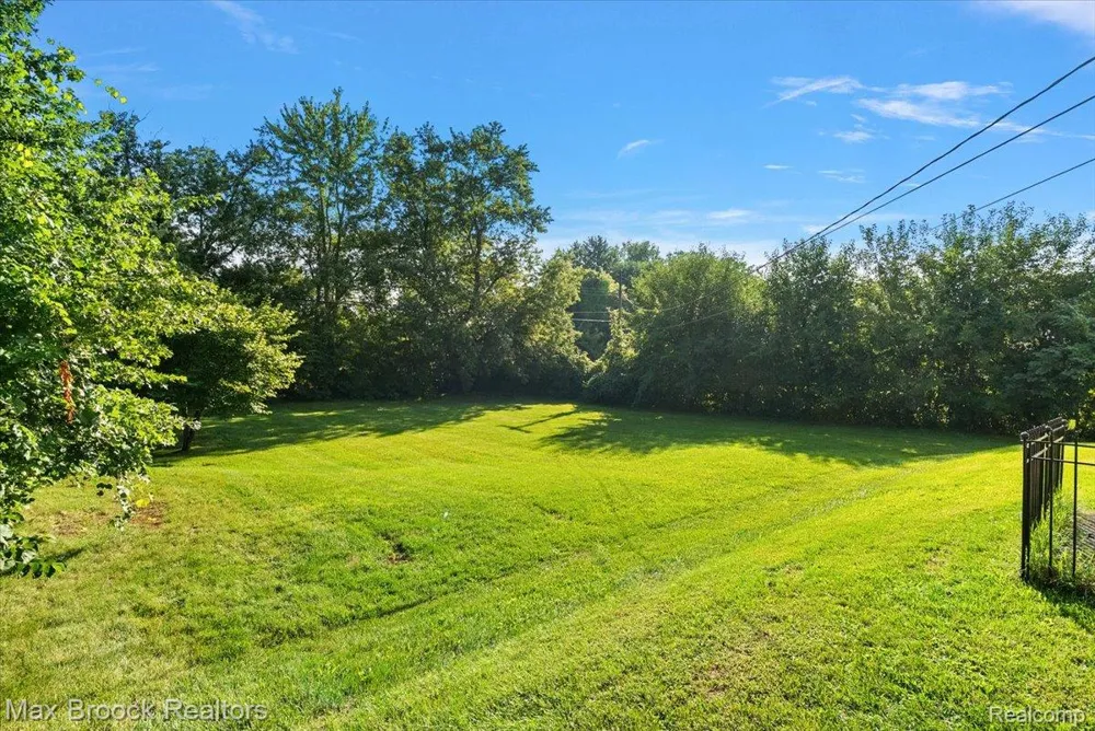 2600 Candlewick Drive Orion Charter Township, MI 48359