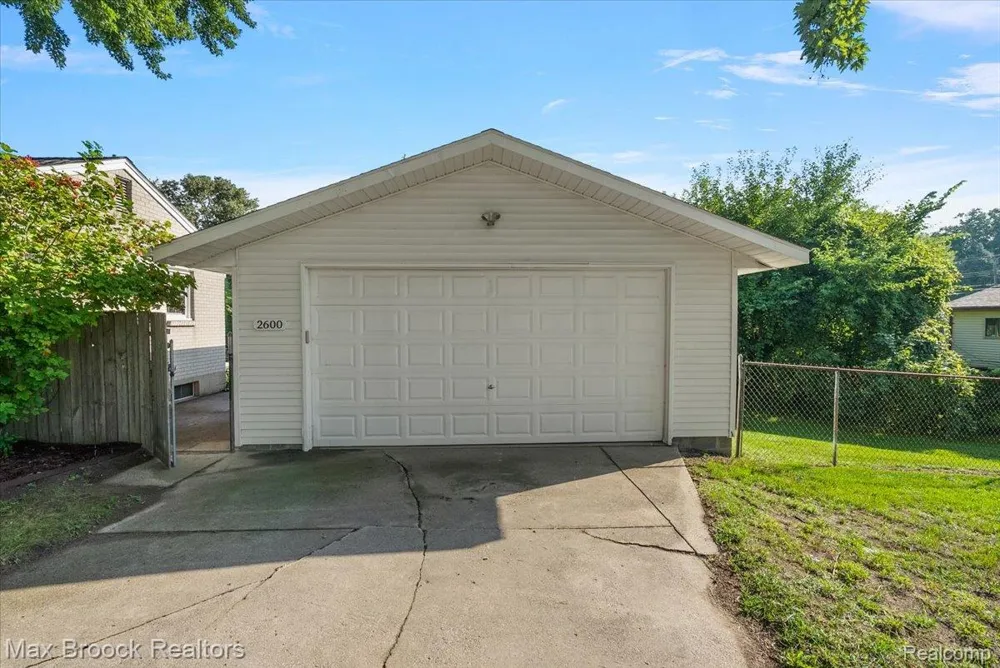 2600 Candlewick Drive Orion Charter Township, MI 48359