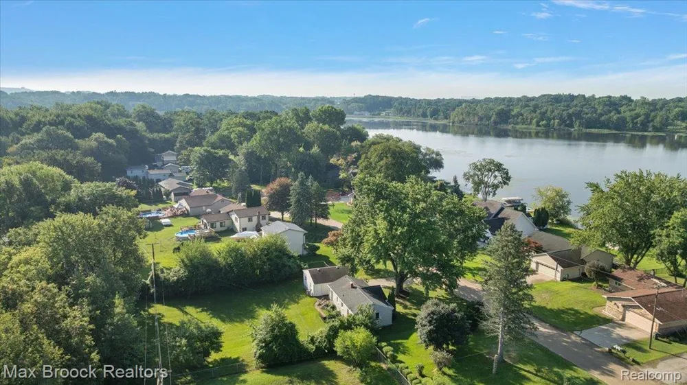 2600 Candlewick Drive Orion Charter Township, MI 48359