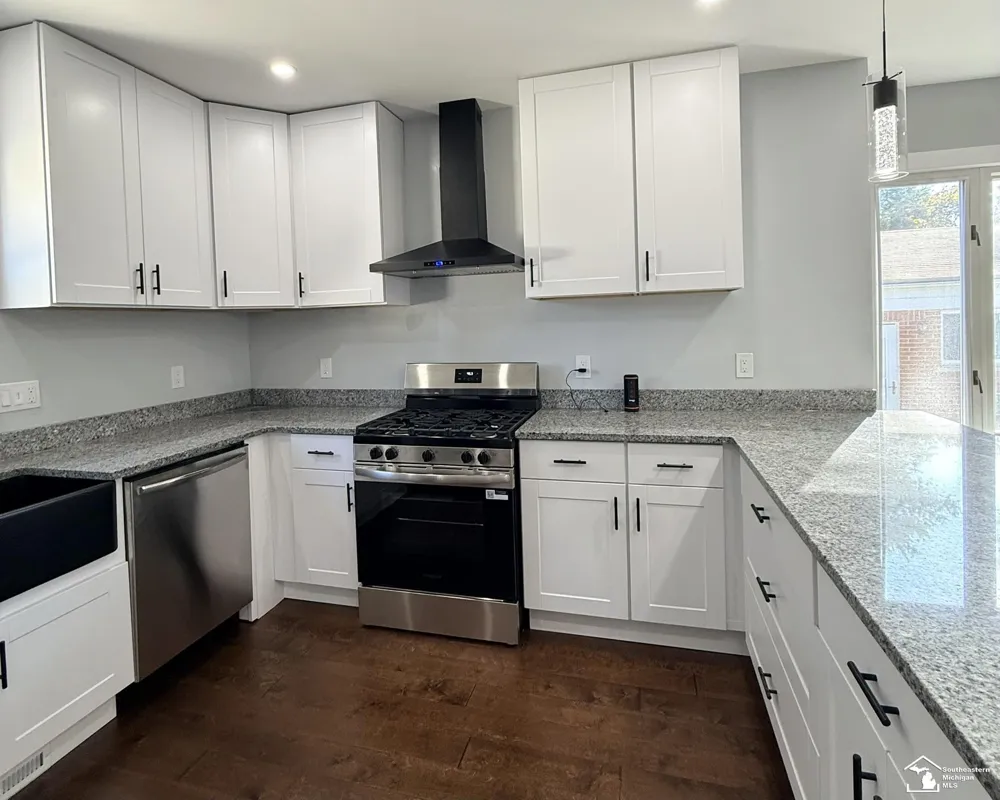 172 RIVERBANK STREET Wyandotte City, MI 48192