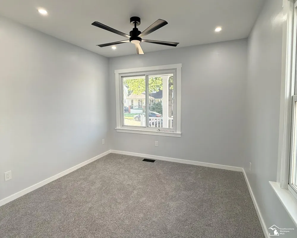 172 RIVERBANK STREET Wyandotte City, MI 48192