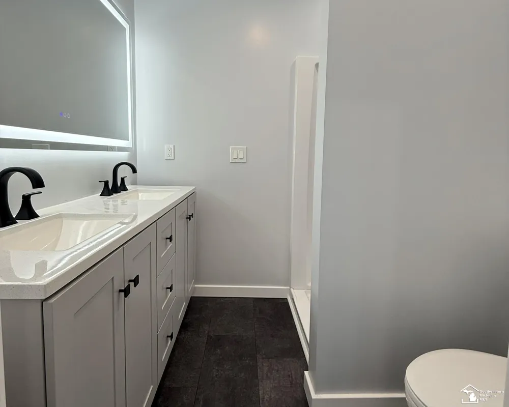 172 RIVERBANK STREET Wyandotte City, MI 48192