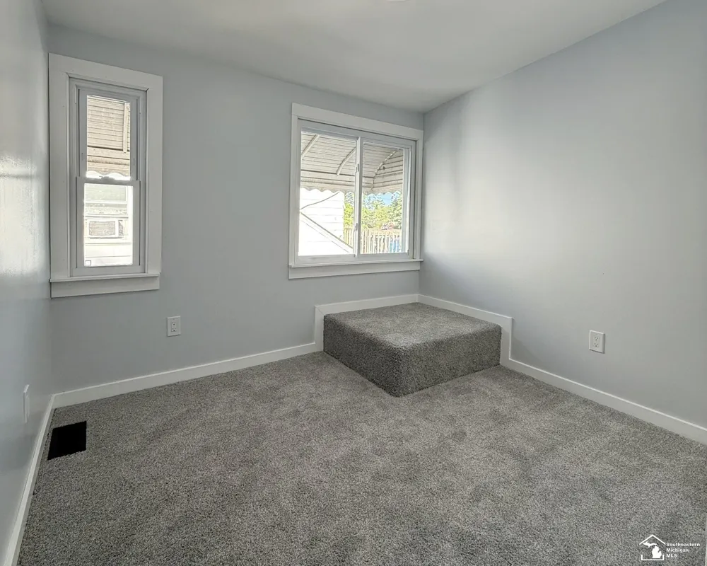 172 RIVERBANK STREET Wyandotte City, MI 48192