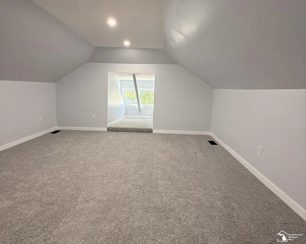 172 RIVERBANK STREET Wyandotte City, MI 48192