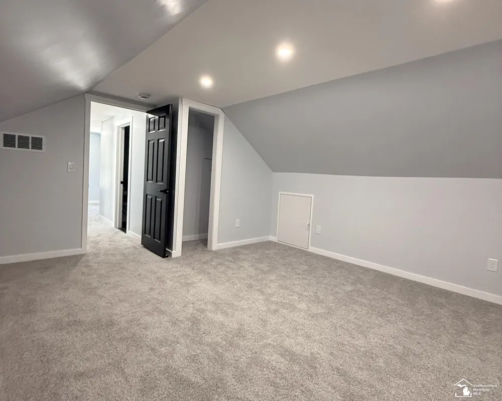 172 RIVERBANK STREET Wyandotte City, MI 48192