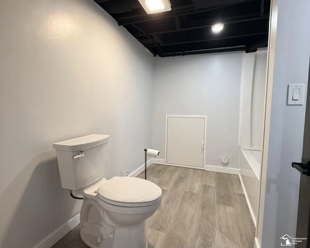 172 RIVERBANK STREET Wyandotte City, MI 48192
