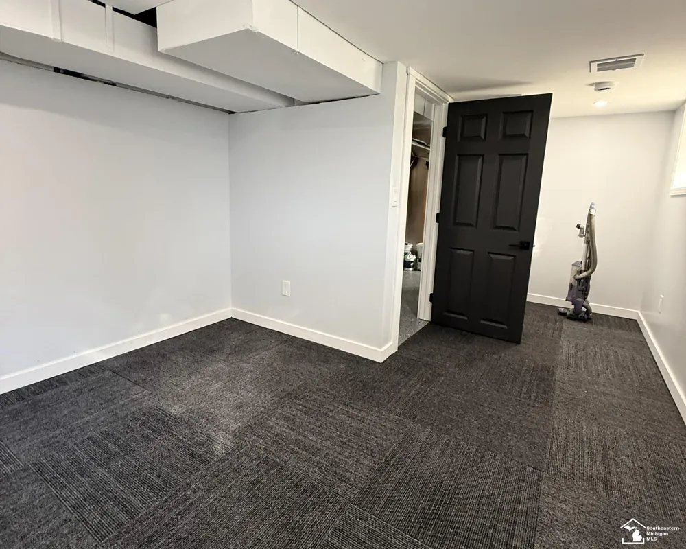 172 RIVERBANK STREET Wyandotte City, MI 48192