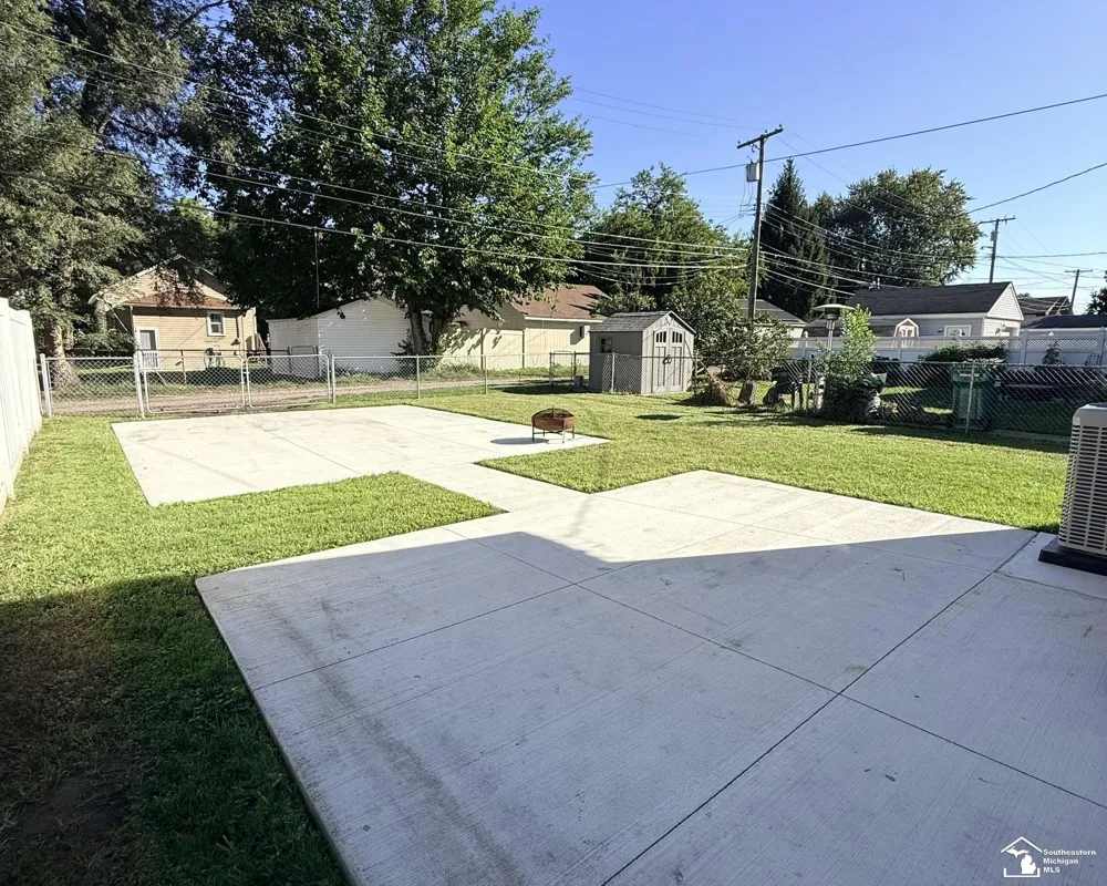 172 RIVERBANK STREET Wyandotte City, MI 48192