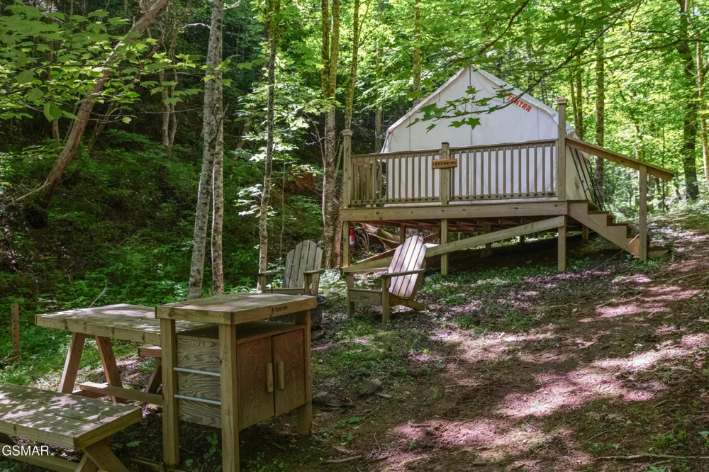 2792 Happy Hollow Road Sevierville, TN 37862