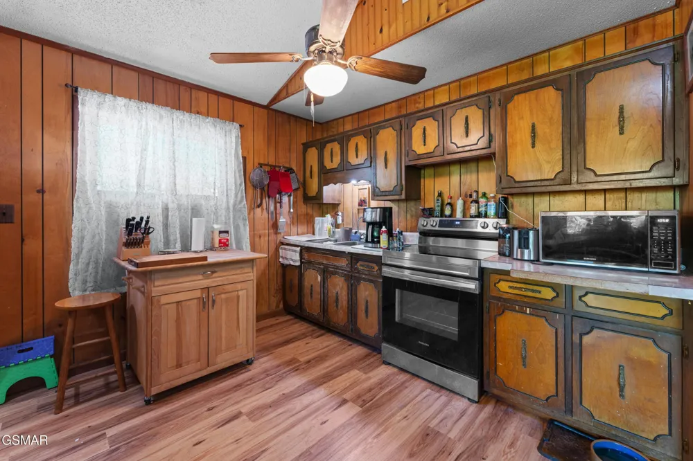 2792 Happy Hollow Road Sevierville, TN 37862