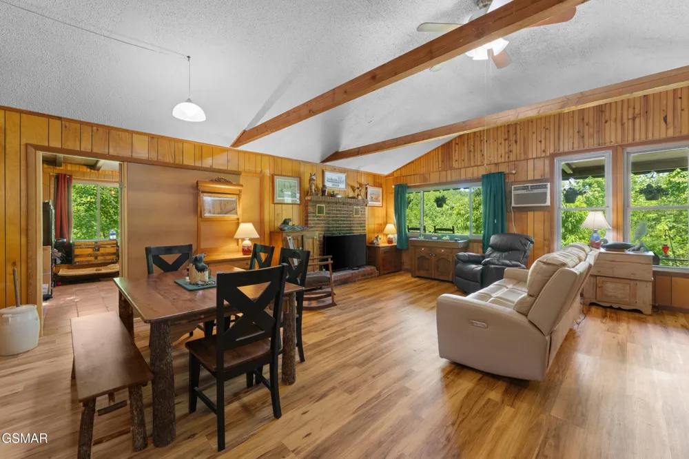 2792 Happy Hollow Road Sevierville, TN 37862