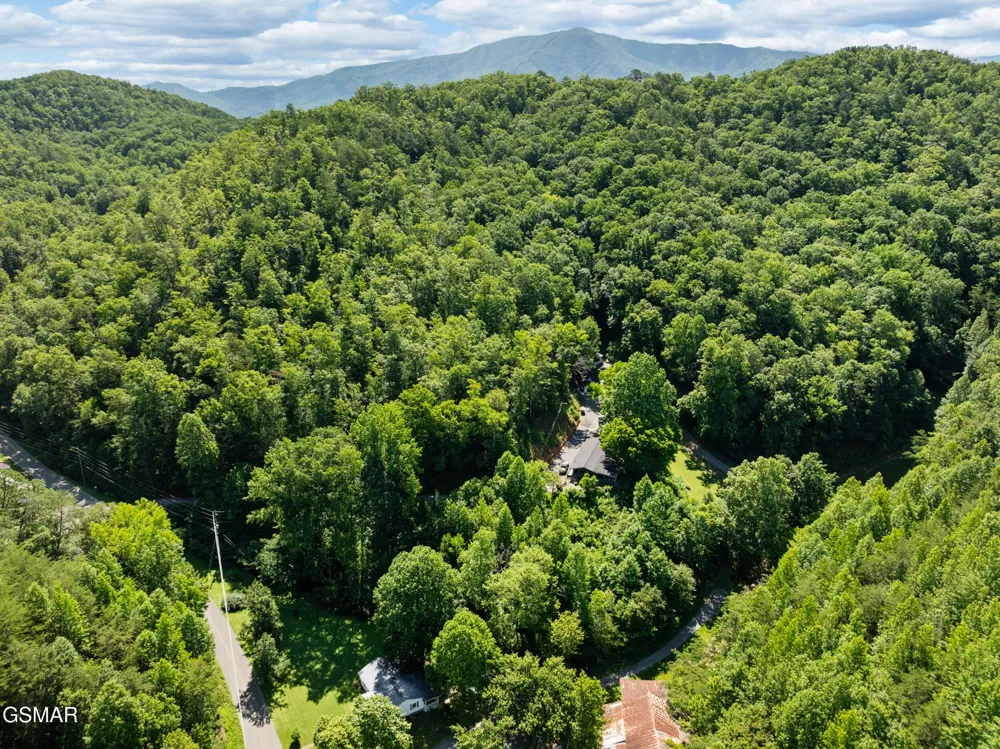 2792 Happy Hollow Road Sevierville, TN 37862