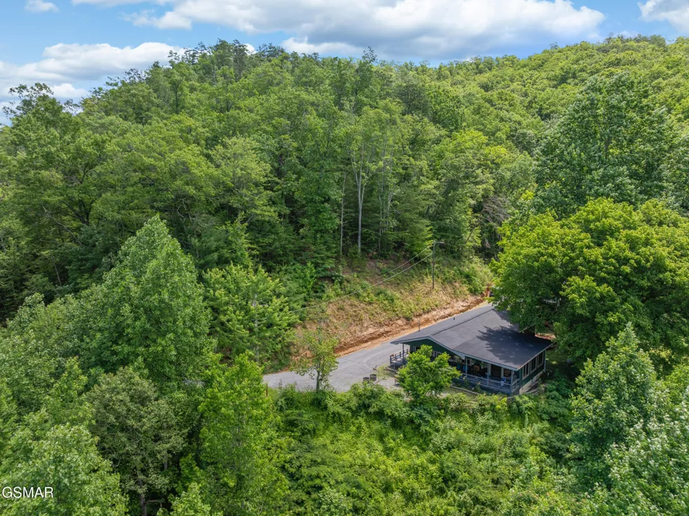 2792 Happy Hollow Road Sevierville, TN 37862