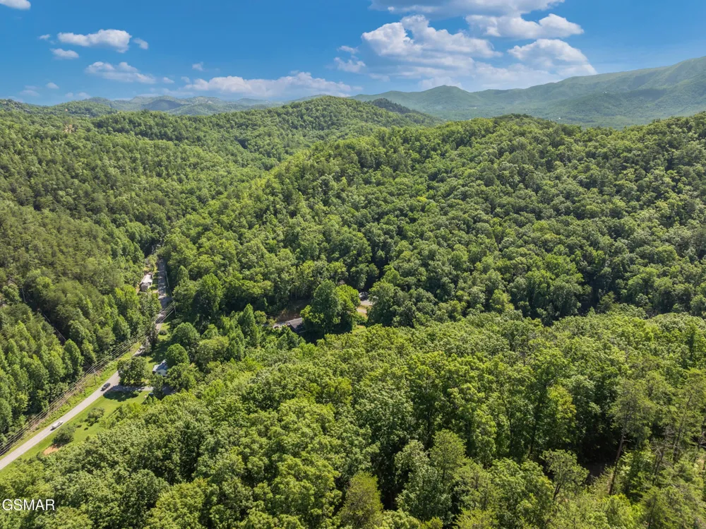 2792 Happy Hollow Road Sevierville, TN 37862