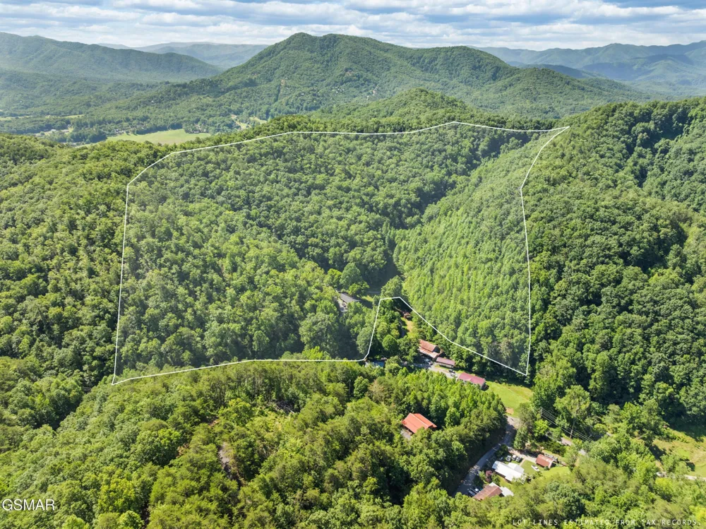 2792 Happy Hollow Road Sevierville, TN 37862