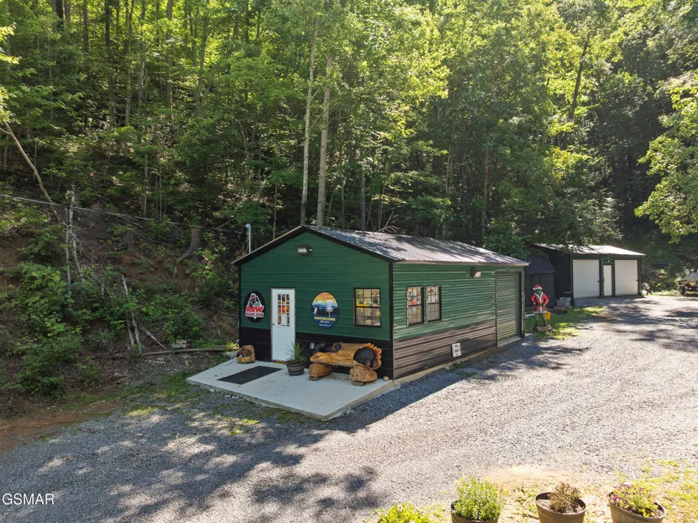 2792 Happy Hollow Road Sevierville, TN 37862