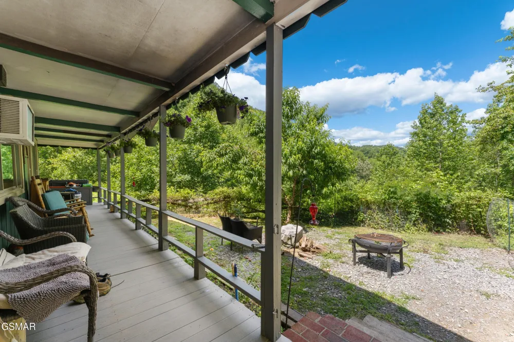 2792 Happy Hollow Road Sevierville, TN 37862