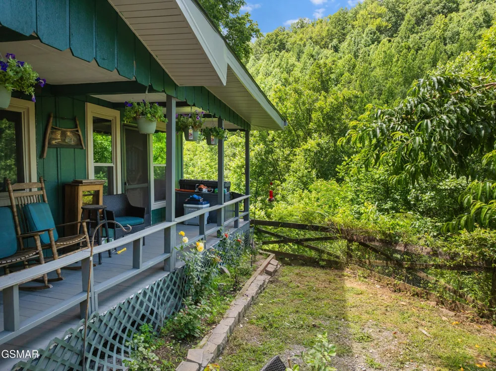 2792 Happy Hollow Road Sevierville, TN 37862