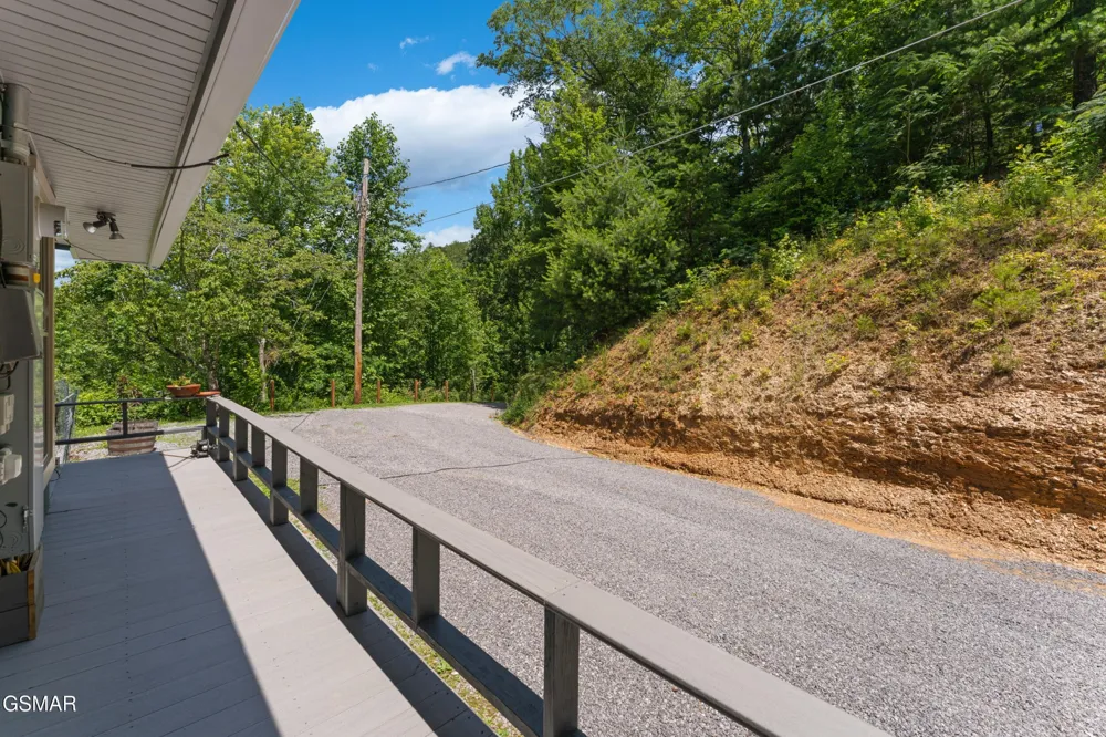 2792 Happy Hollow Road Sevierville, TN 37862