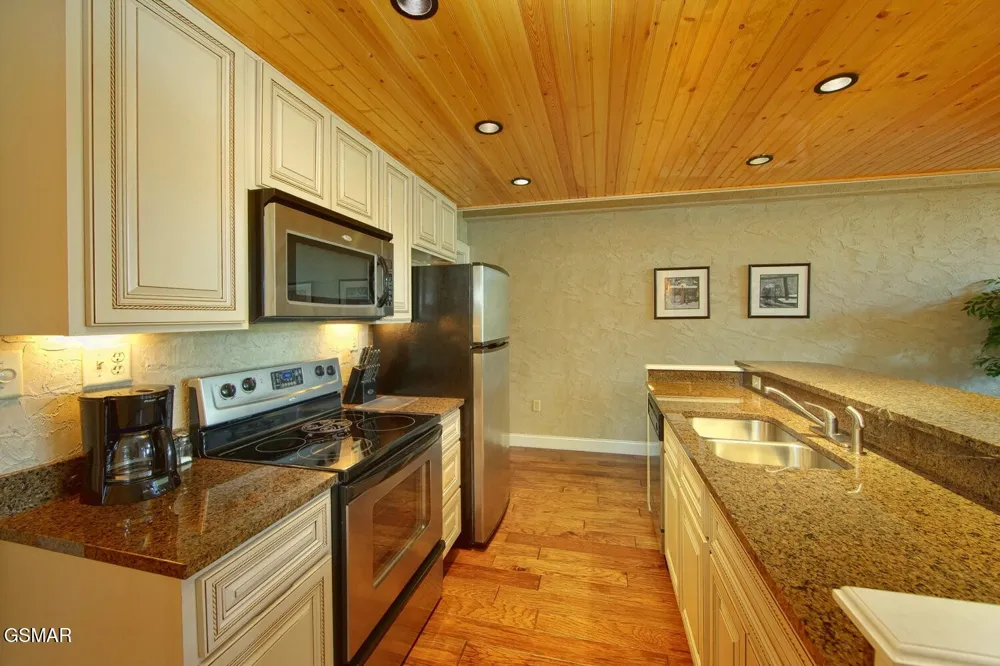 3415 Teaster Lane #401 Pigeon Forge, TN 37863