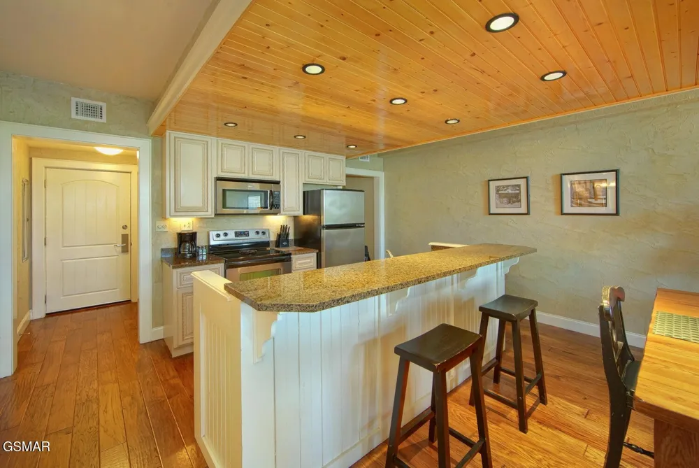 3415 Teaster Lane #401 Pigeon Forge, TN 37863