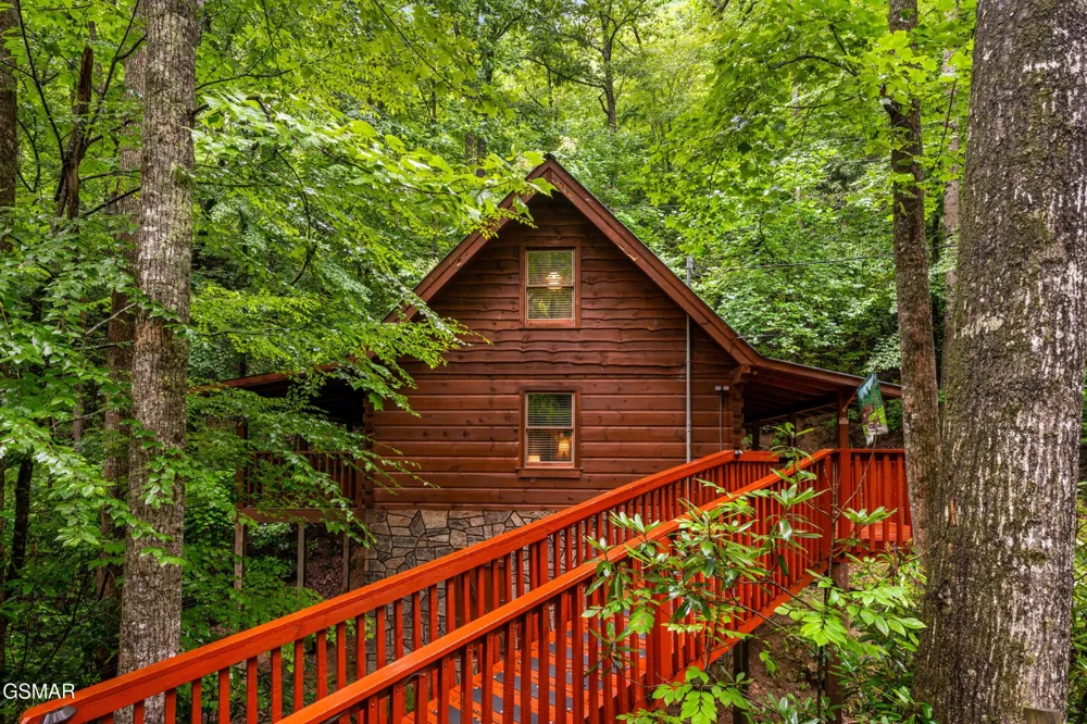 1823 Laurel Valley Way Sevierville, TN 37862