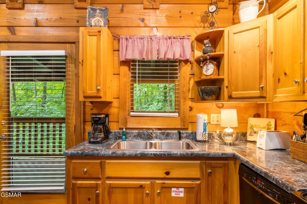 1823 Laurel Valley Way Sevierville, TN 37862