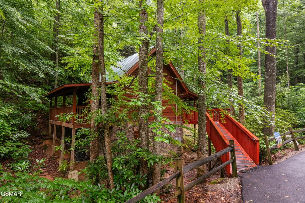 1823 Laurel Valley Way Sevierville, TN 37862