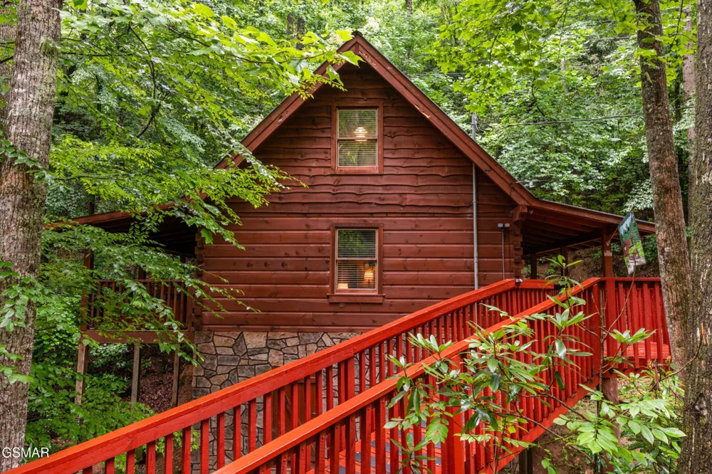 1823 Laurel Valley Way Sevierville, TN 37862