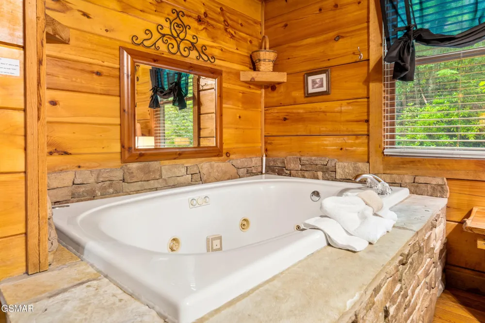 1823 Laurel Valley Way Sevierville, TN 37862