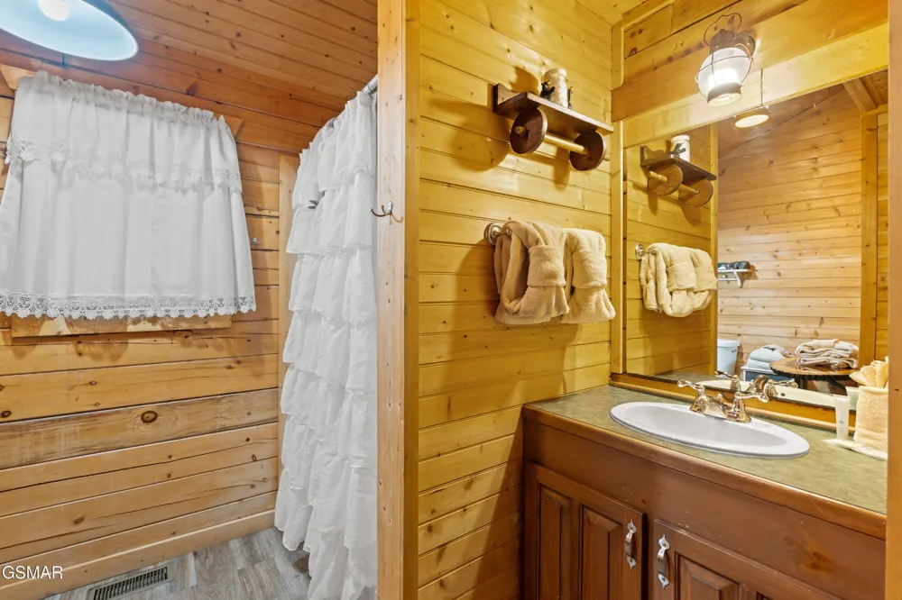 612 Magic Kingdom Lane Sevierville, TN 37862