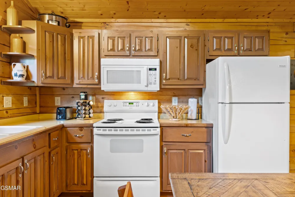 612 Magic Kingdom Lane Sevierville, TN 37862