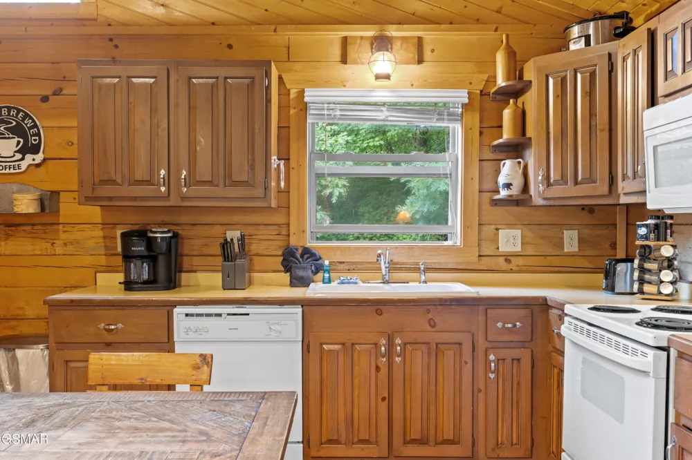 612 Magic Kingdom Lane Sevierville, TN 37862