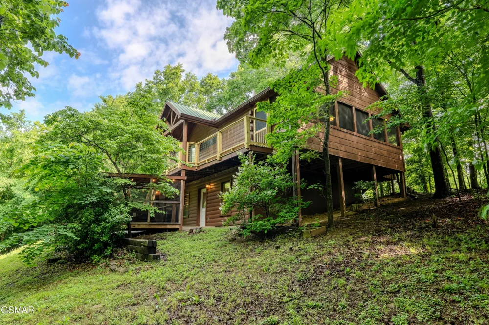 612 Magic Kingdom Lane Sevierville, TN 37862