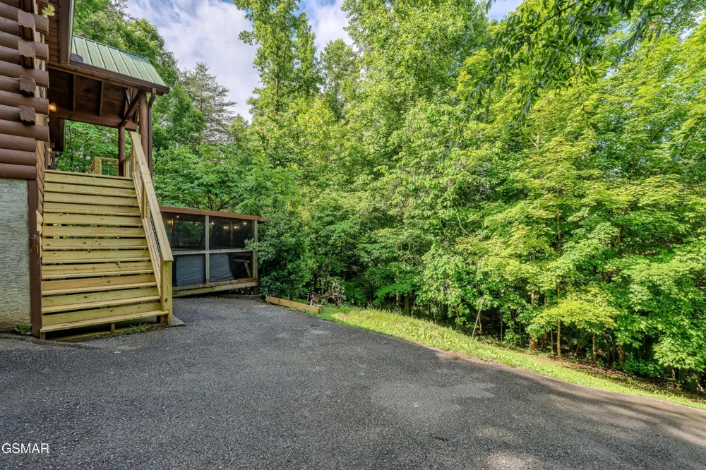 612 Magic Kingdom Lane Sevierville, TN 37862