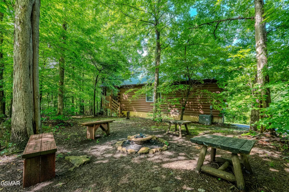 612 Magic Kingdom Lane Sevierville, TN 37862