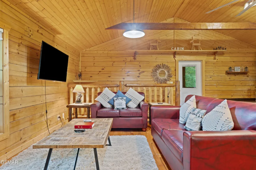 612 Magic Kingdom Lane Sevierville, TN 37862