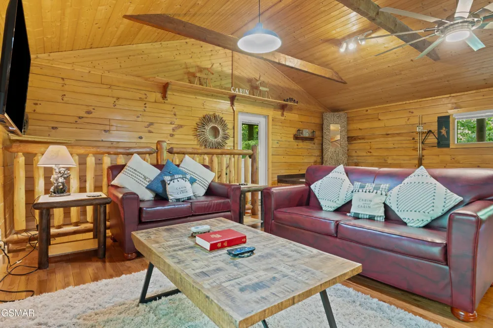 612 Magic Kingdom Lane Sevierville, TN 37862