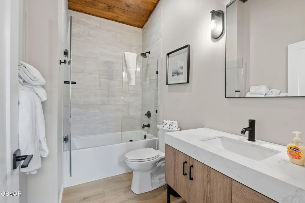 2216 Headrick Lead Sevierville, TN 37862