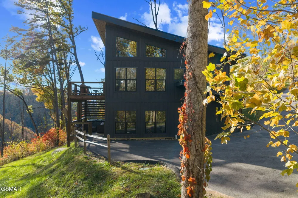 2216 Headrick Lead Sevierville, TN 37862