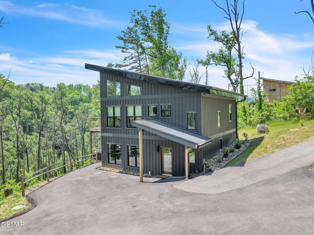 2216 Headrick Lead Sevierville, TN 37862